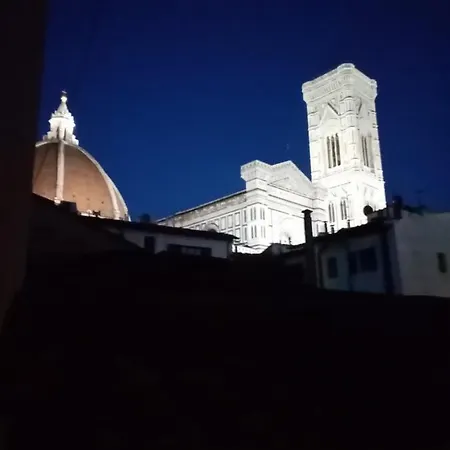 Guesthost - Duomo View Anna's Διαμέρισμα